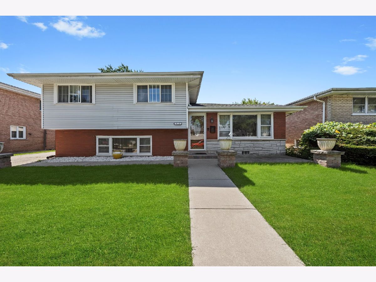  For Sale Chicago Heights Illinois, 512 Gregory Drive