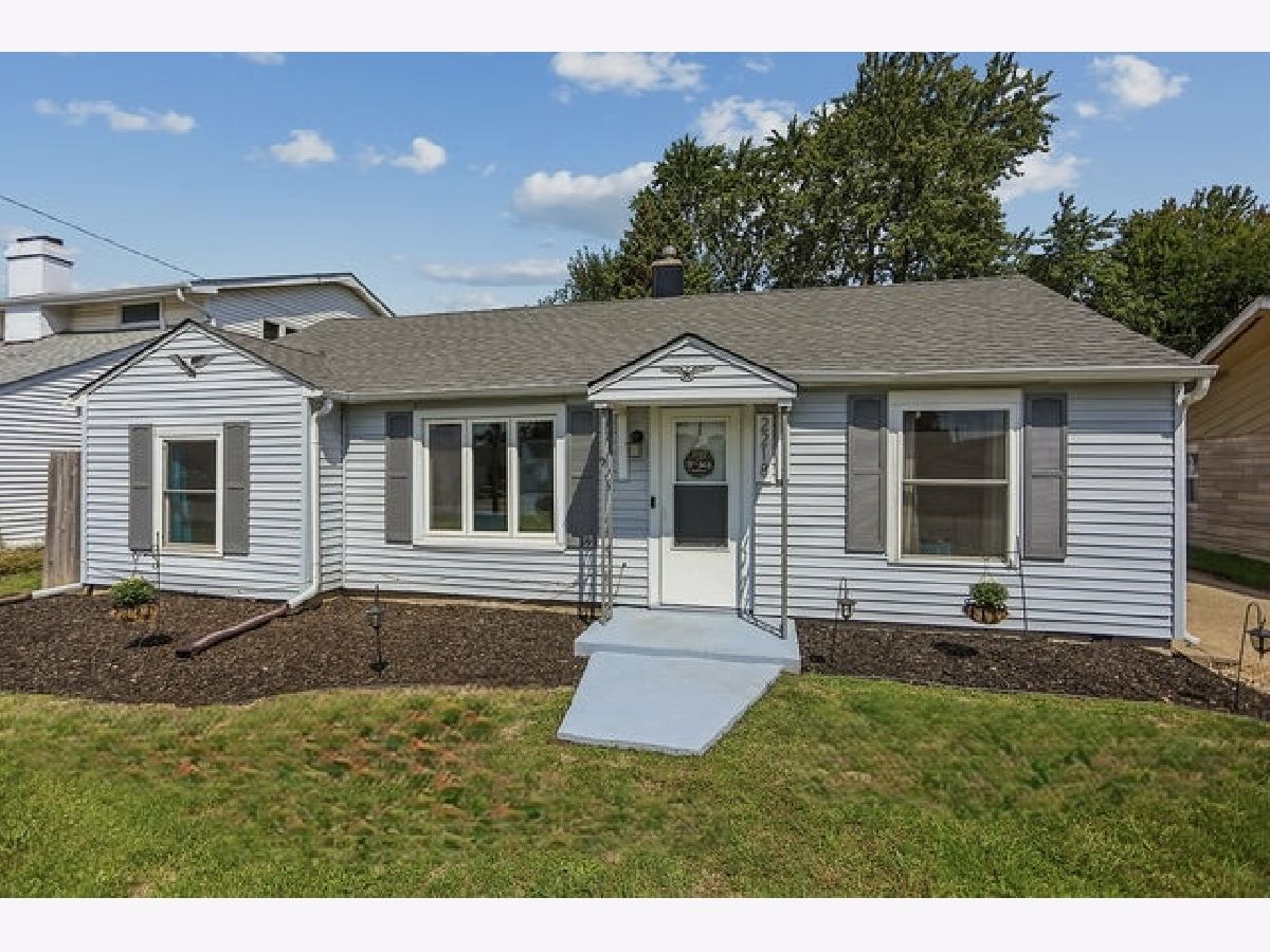  For Sale Crest Hill Illinois, 2218 Greengold Street