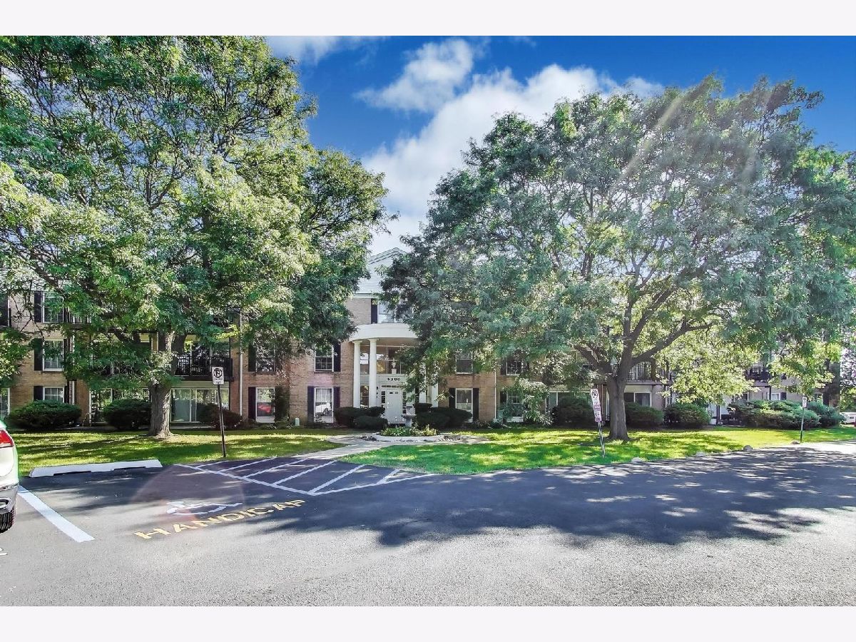  For Sale Rolling Meadows Illinois, 5300 Carriageway Drive