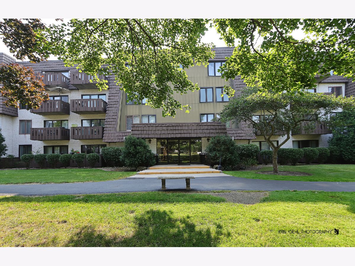 Townhomes & Condos For Rent Whispering Lake Lake Bluff Illinois, 12900 Heiden