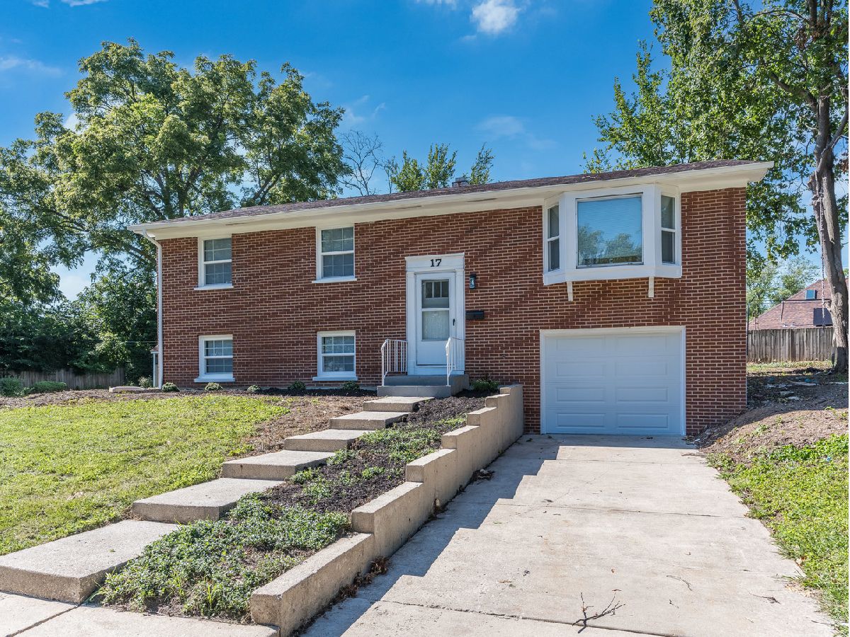  For Sale Montgomery Illinois, 17 Knollwood Drive
