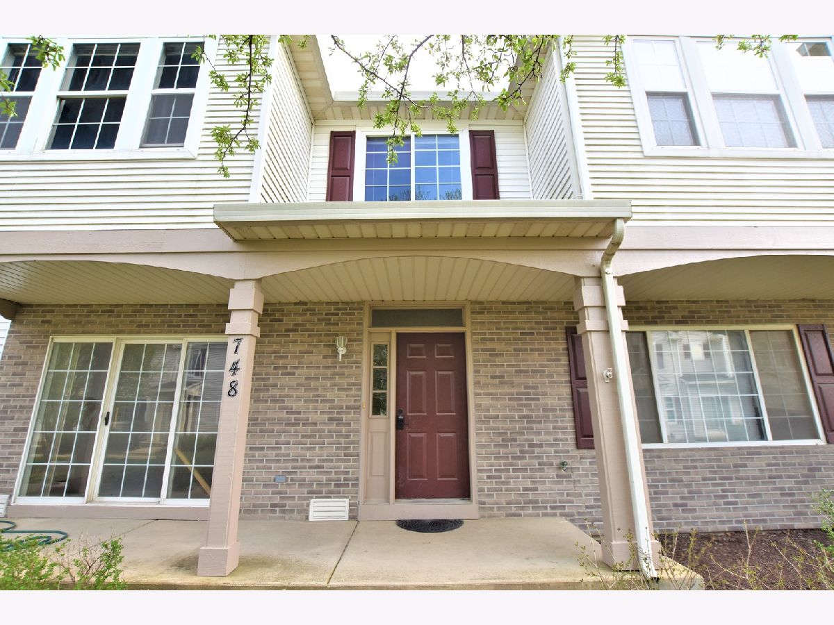 Townhomes & Condos For Rent Reflections Aurora Illinois, 748 County Line