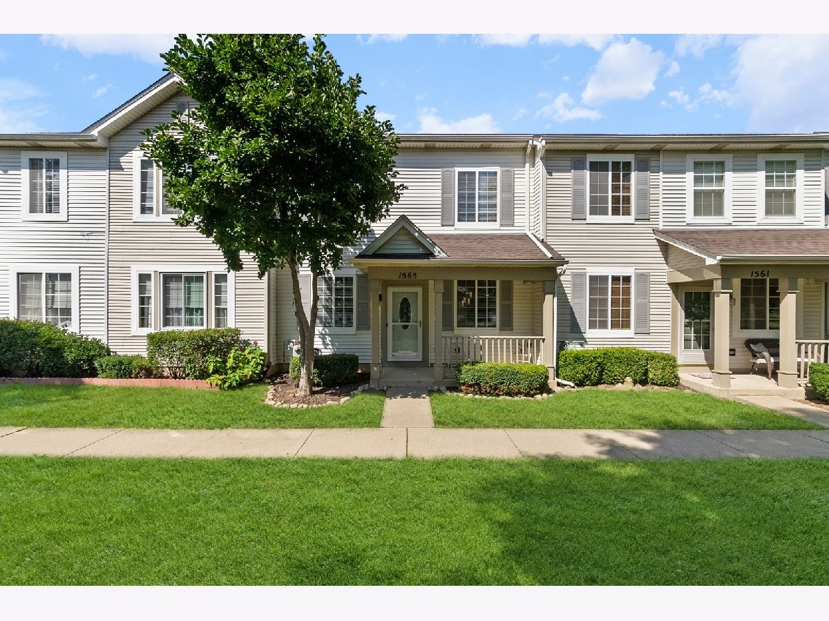 Homes & Townhomes & Condos For Sale Wesglen Romeoville Illinois, 1565 Azalea Circle