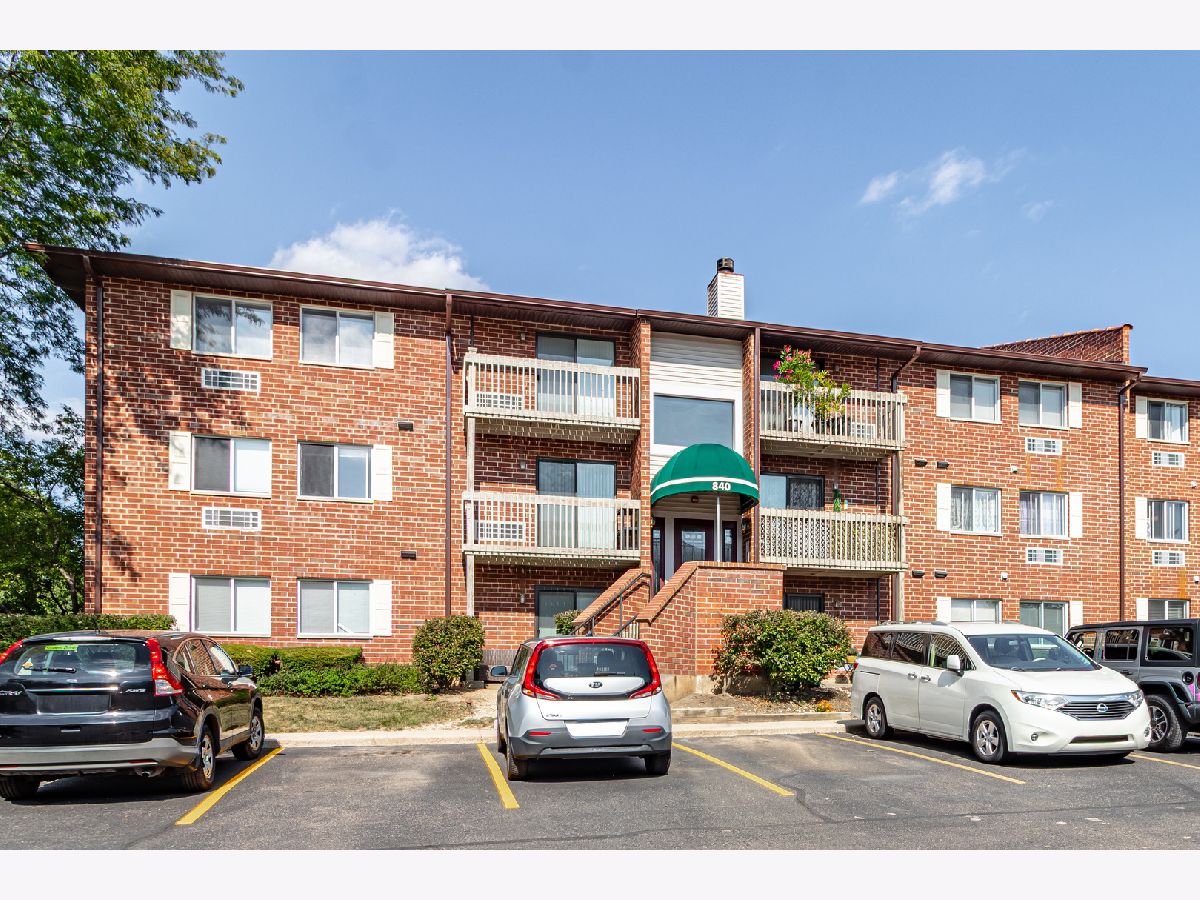 Condominiums For Sale Lakewood Villas Vernon Hills Illinois, 840 Lakeside Drive