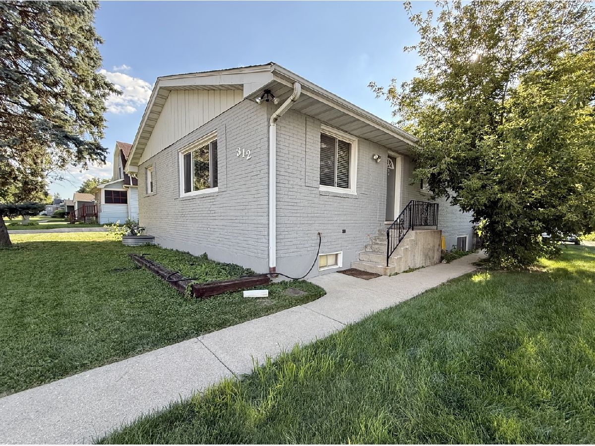 Rented Lombard Illinois, 312 Lodge