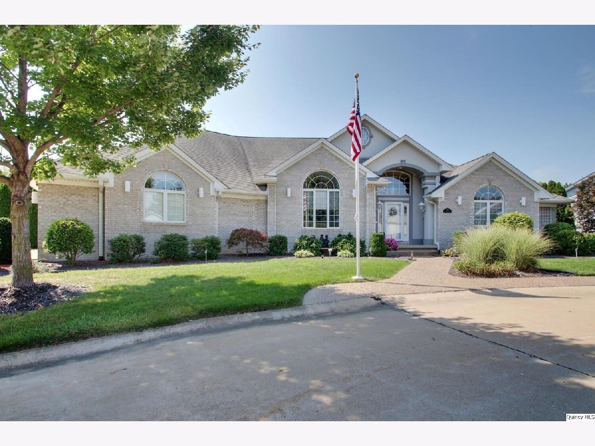  For Sale Quincy Illinois, 4932 Lake View Dr.