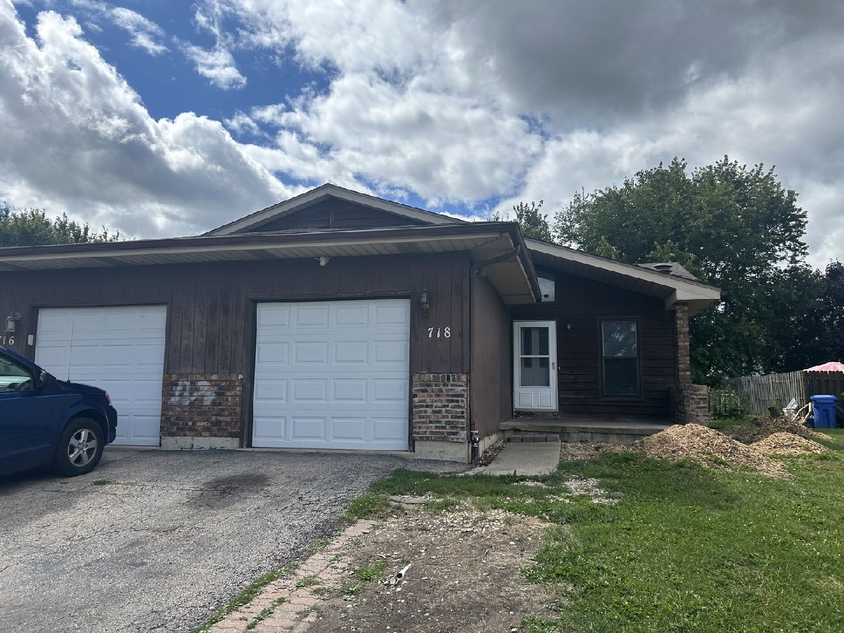  For Rent South Elgin Illinois, 718 Michigan