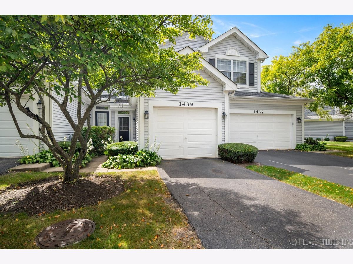 Townhomes & Condos For Sale Tanglewood St Charles Illinois, 1439 Walnut Hill Avenue