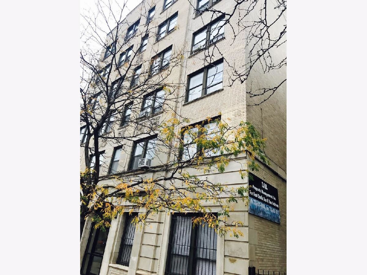  Rented Chicago Illinois, 3933 Clarendon