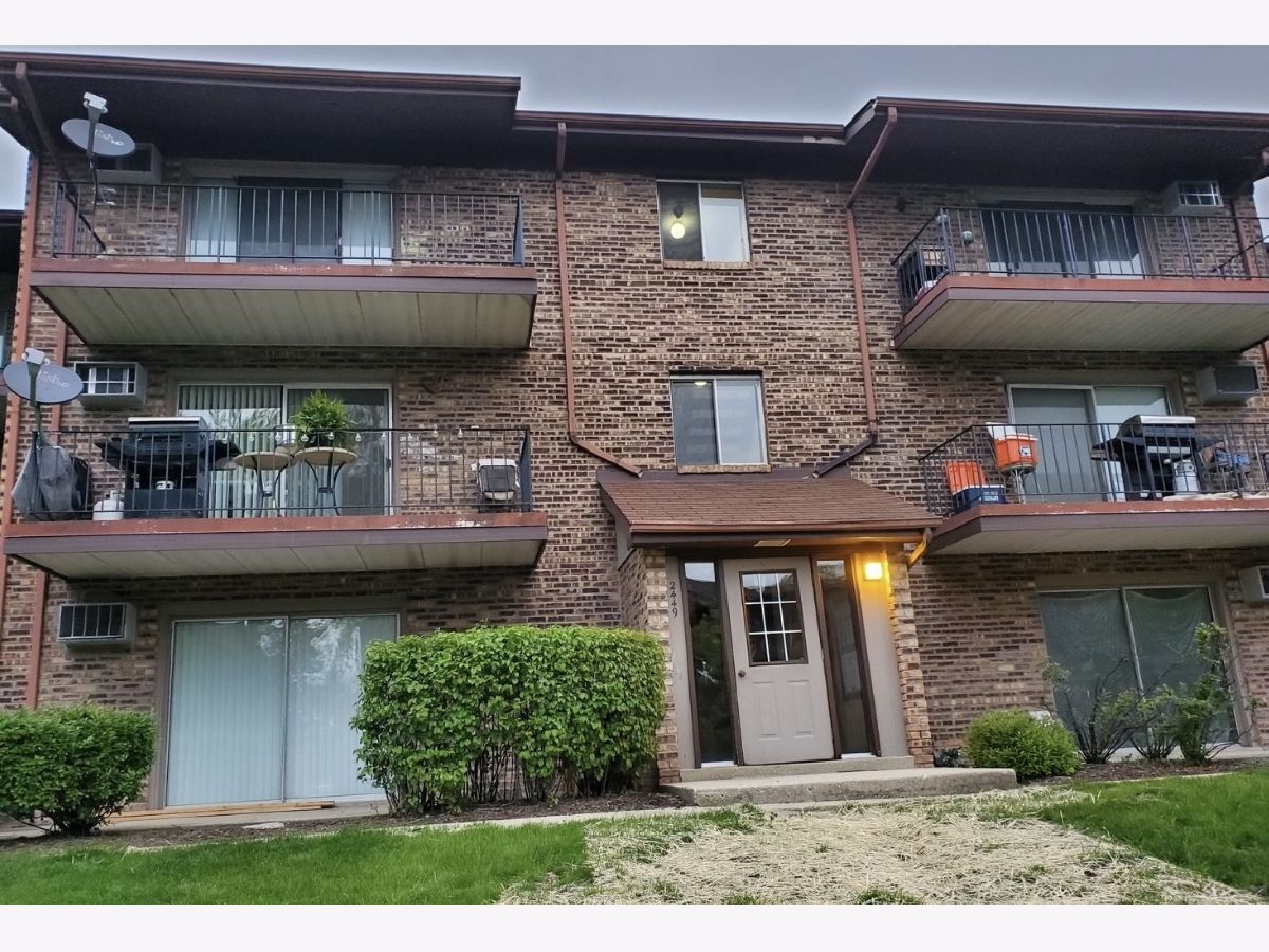 Condominiums For Rent Waterbury Woodridge Illinois, 2449 Spring