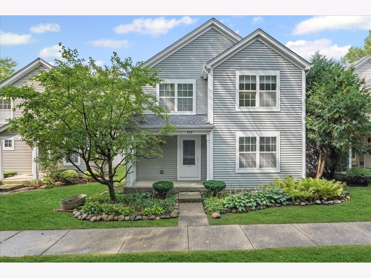 Homes & Townhomes & Condos For Sale The Townes At Three Oaks Crystal Lake Illinois, 752 Tree Top Lane