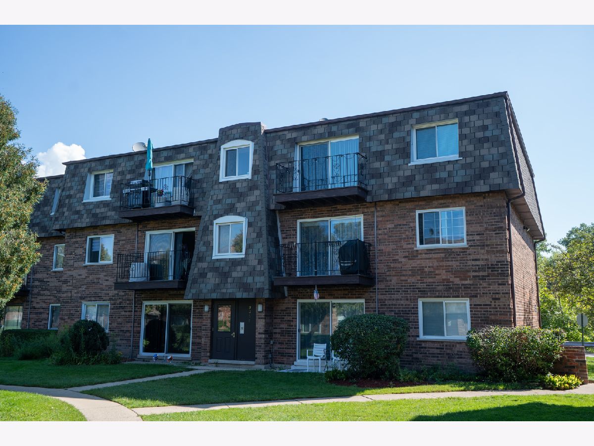 Condominiums For Sale Bay Colony Des Plaines Illinois, 9355 Bay Colony Drive