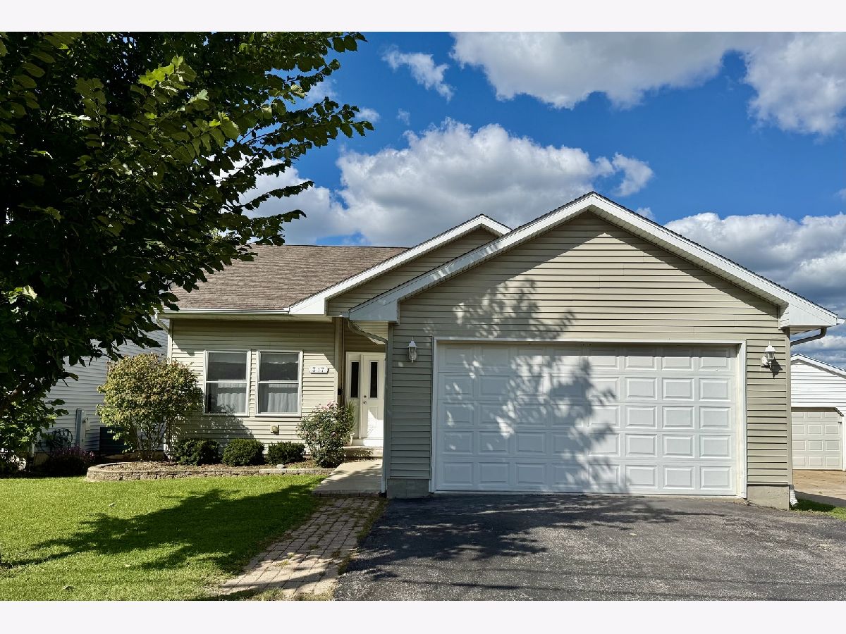 Rented Sycamore Illinois, 317 Plymouth