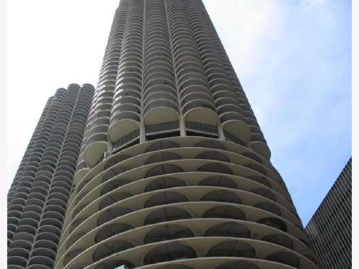 Condominiums For Rent Marina Towers Chicago Illinois, 300 State