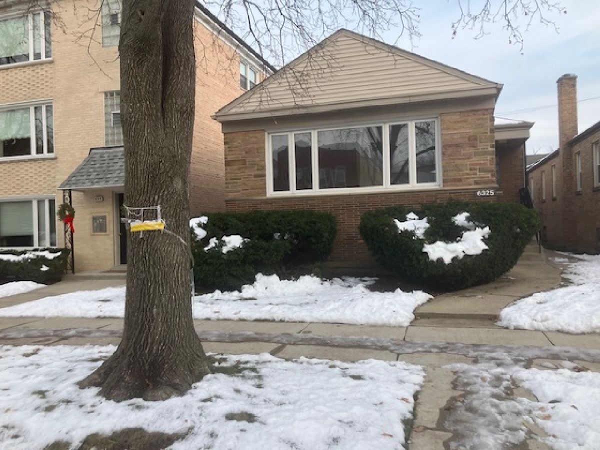  For Sale Chicago Illinois, 6325 Whipple Avenue