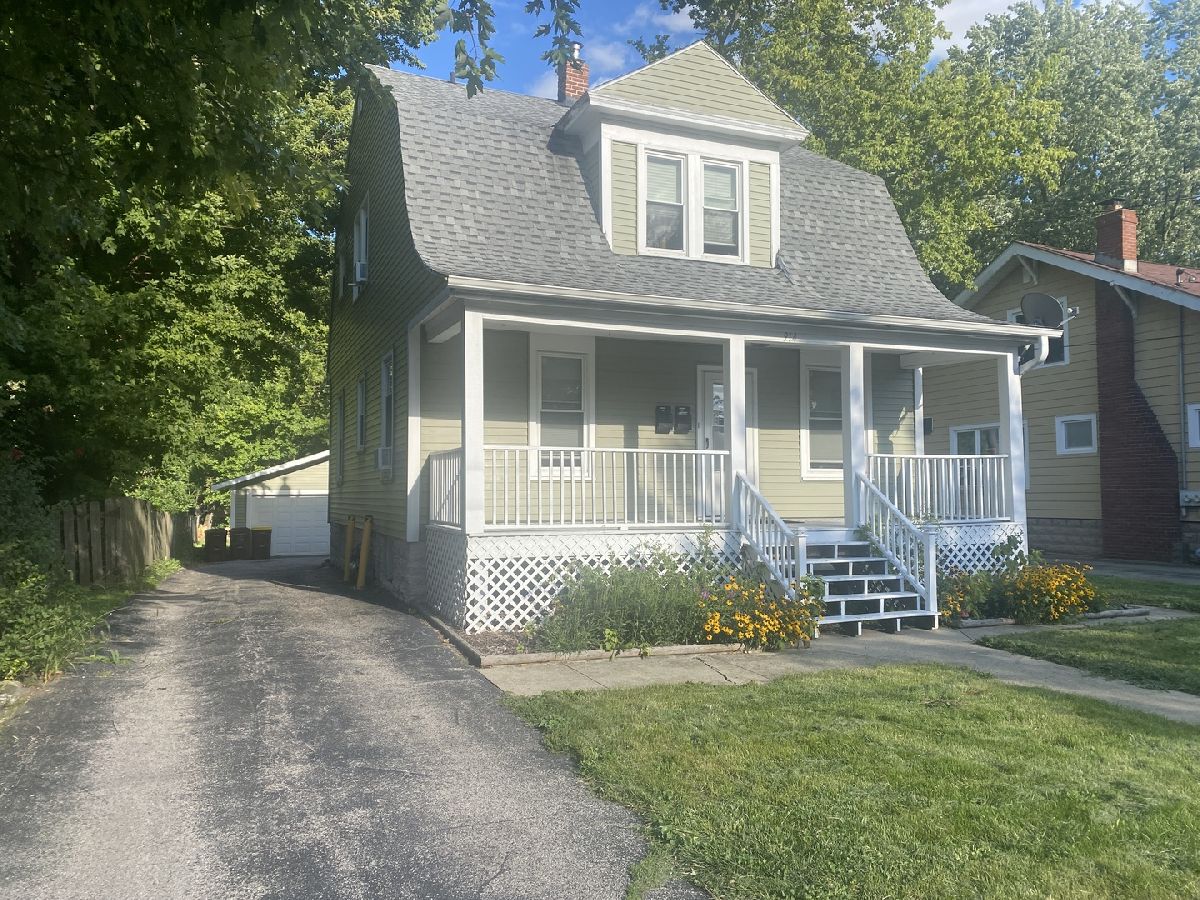  Rented Woodstock Illinois, 914 Clay