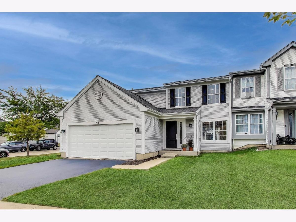 For Sale Round Lake Beach Illinois, 941 Martingale Lane