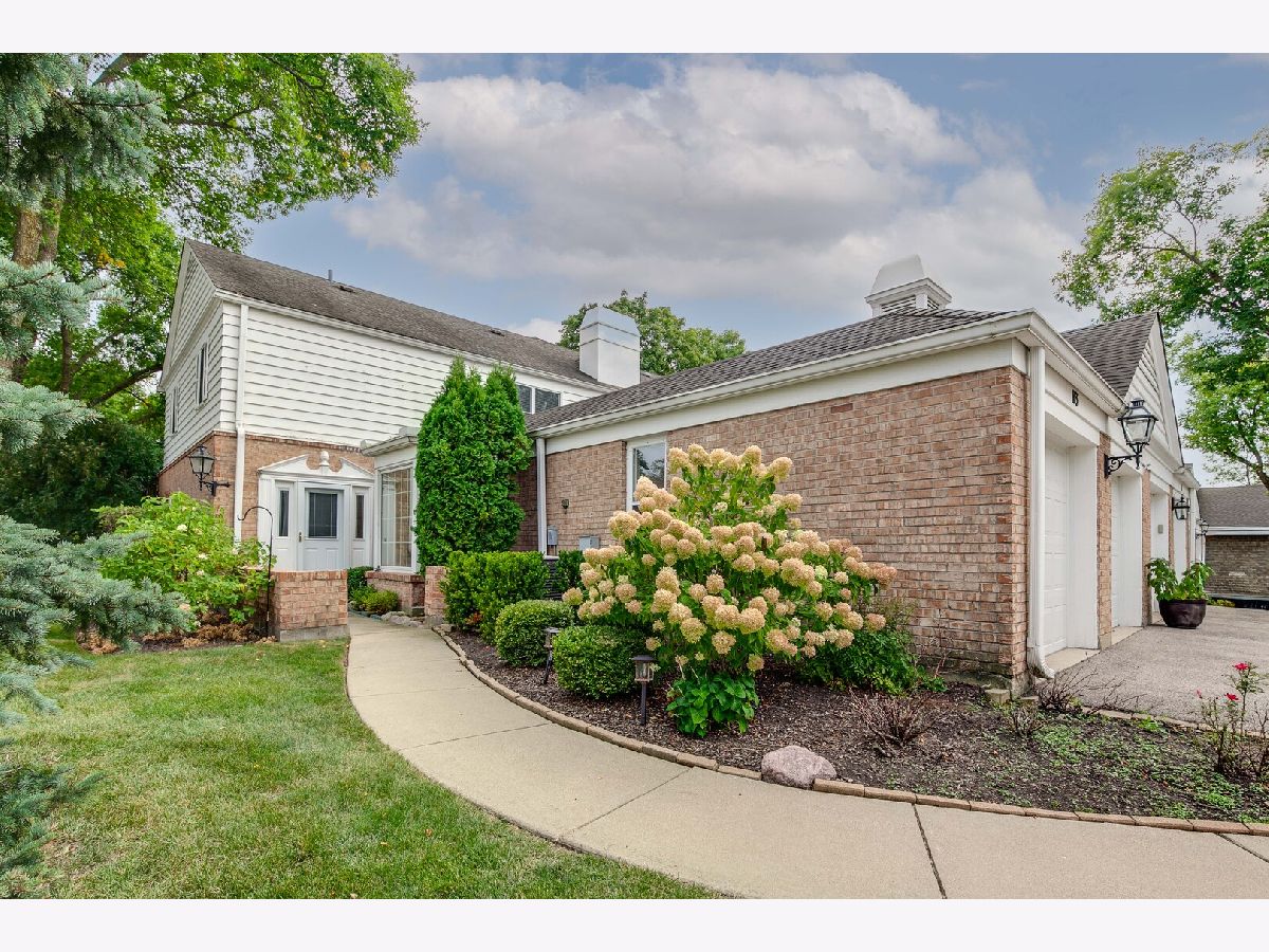 Condos & Townhomes & Homes For Sale Rivershire Lincolnshire Illinois, 113 Rivershire Lane