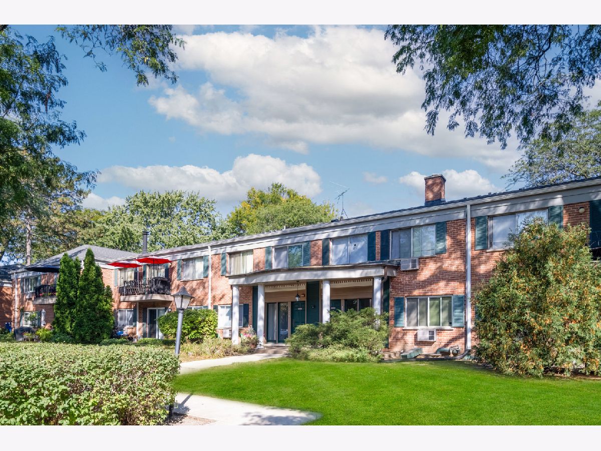 Condominiums & Homes For Sale Brittany Place Arlington Heights Illinois, 2315 Goebbert Road