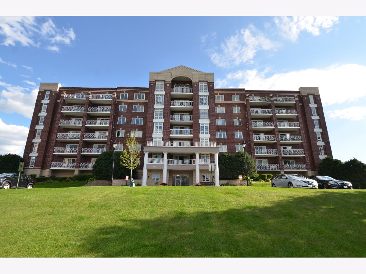 Condominiums For Sale Renaissance Niles Illinois, 7061 Touhy Avenue