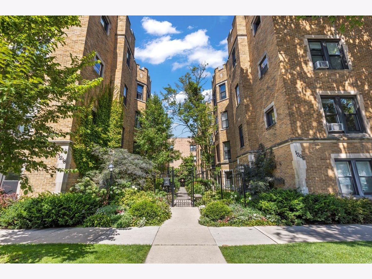  For Sale Chicago Illinois, 1206 Jarvis Avenue