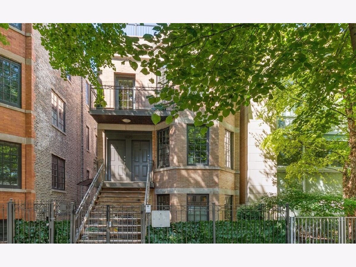  For Sale Chicago Illinois, 1620 Huron Street