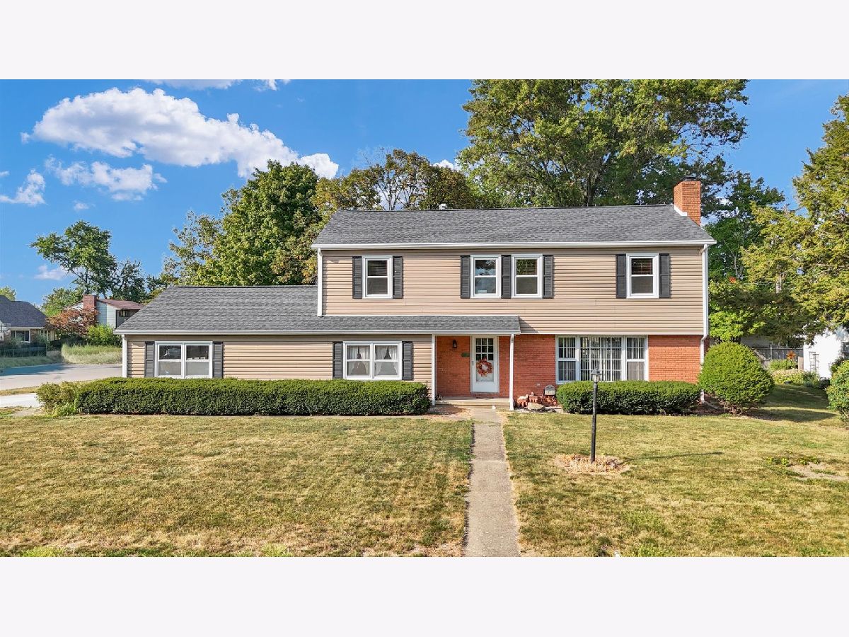  For Sale Tuscola Illinois, 110 Holiday Drive