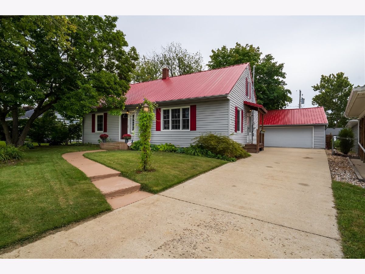Homes For Sale Oakdale Normal Illinois, 1103 Morgan Street