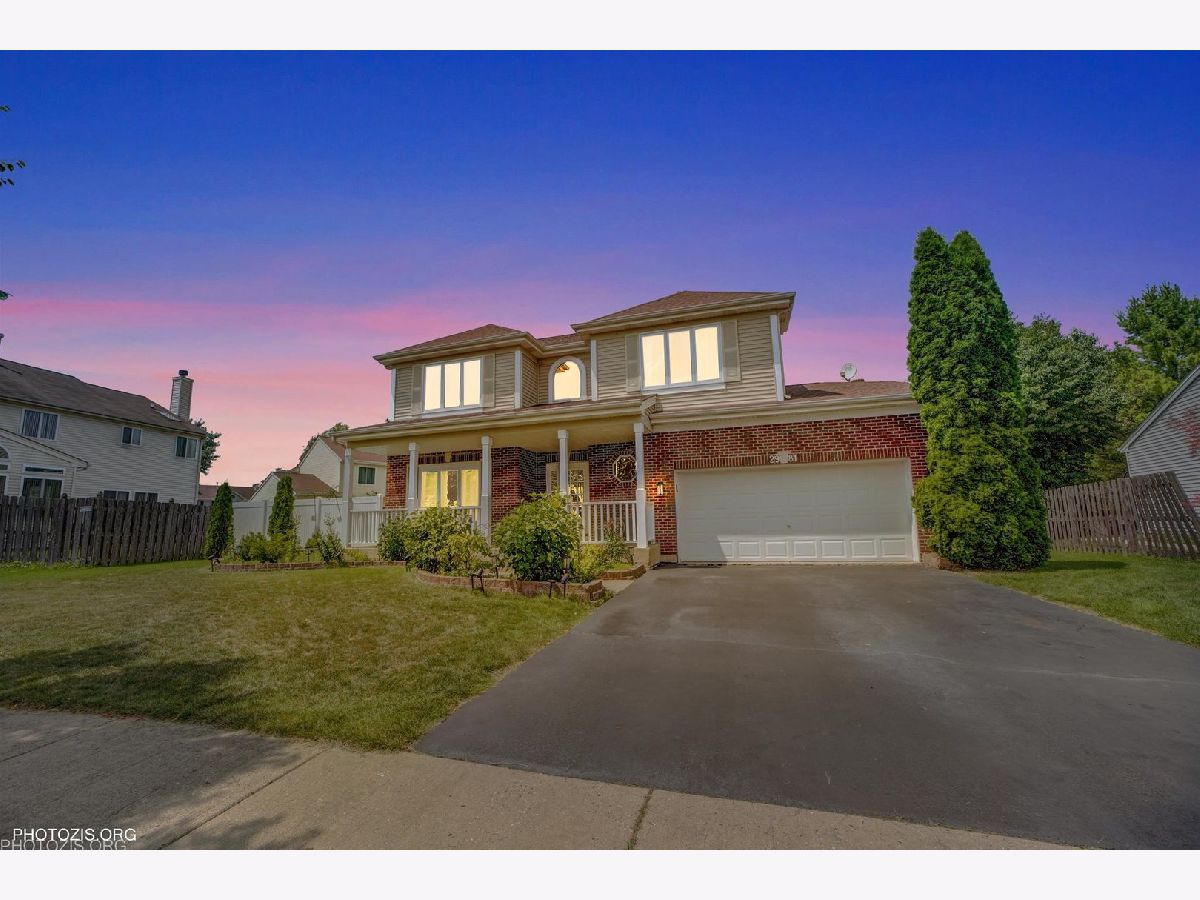 Homes & Condos & Townhomes For Sale Meadowbrook Lake In The Hills Illinois, 2981 Geneva Lane