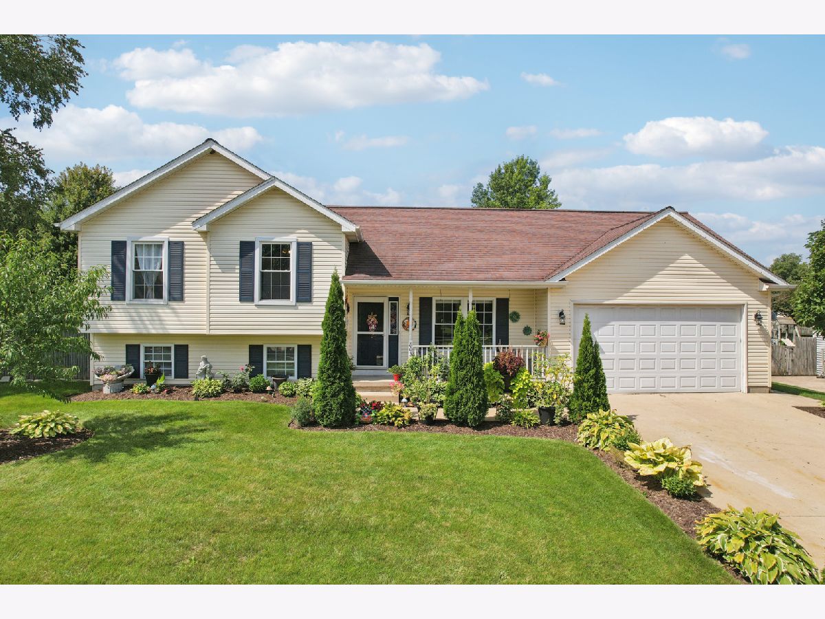  Sold Kingston Illinois, 803 Linda