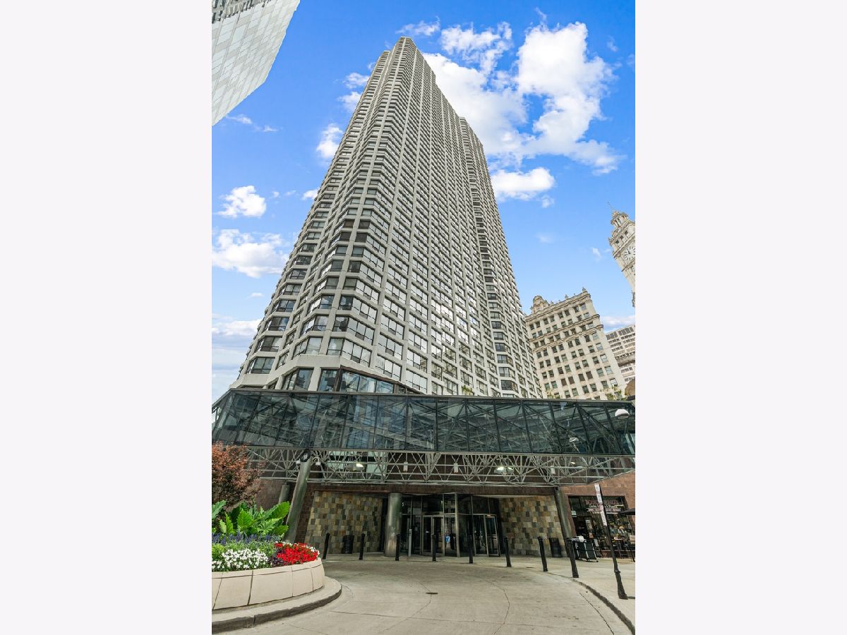 Condominiums For Sale River Plaza Chicago Illinois, 405 Wabash Avenue