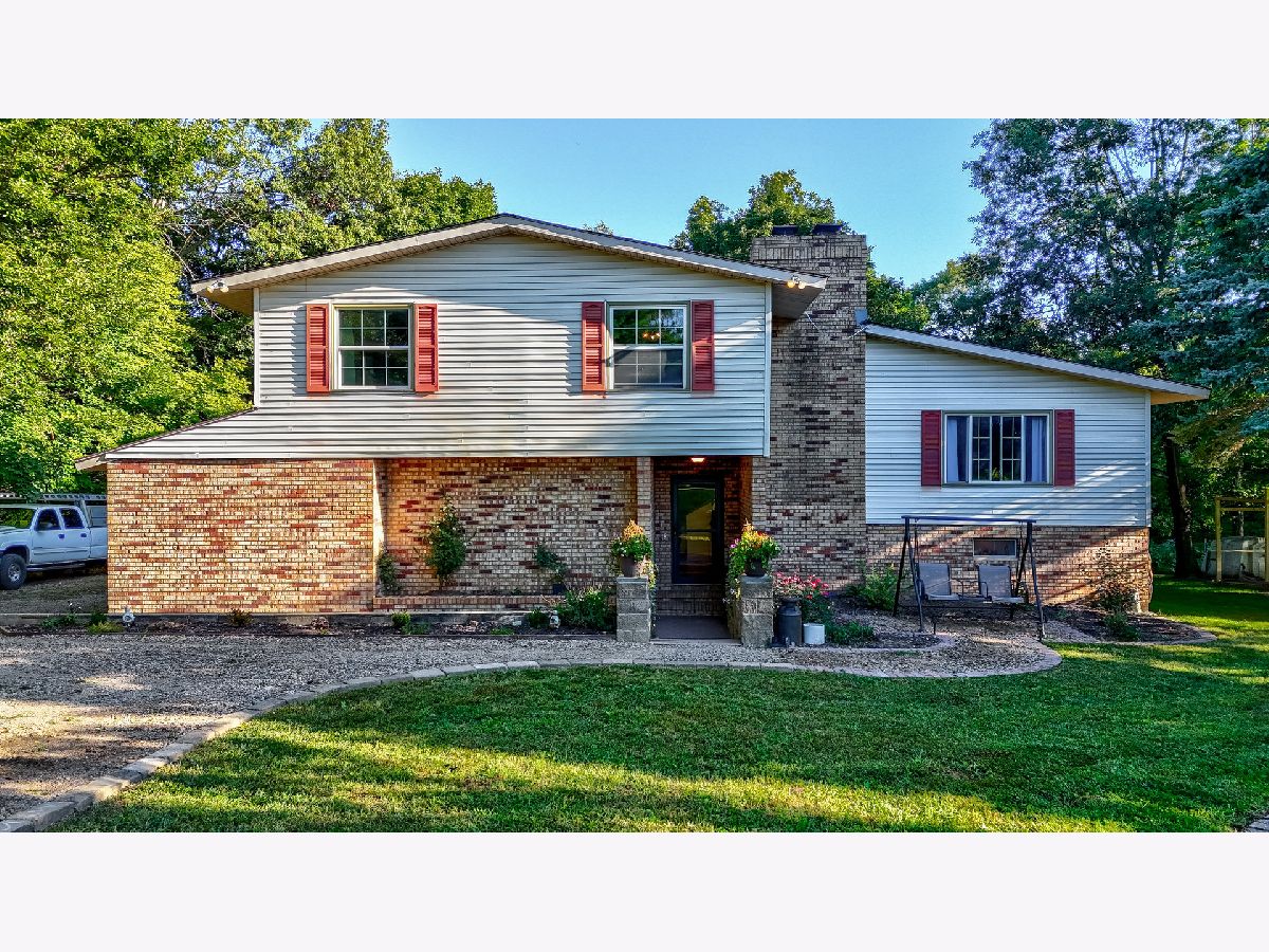  For Sale Varna Illinois, 1950 County Road 800