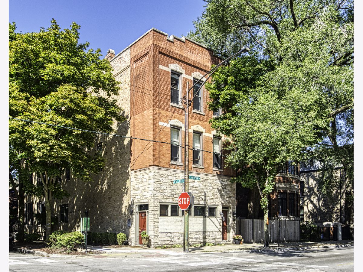  Sold Chicago Illinois, 2300 Southport