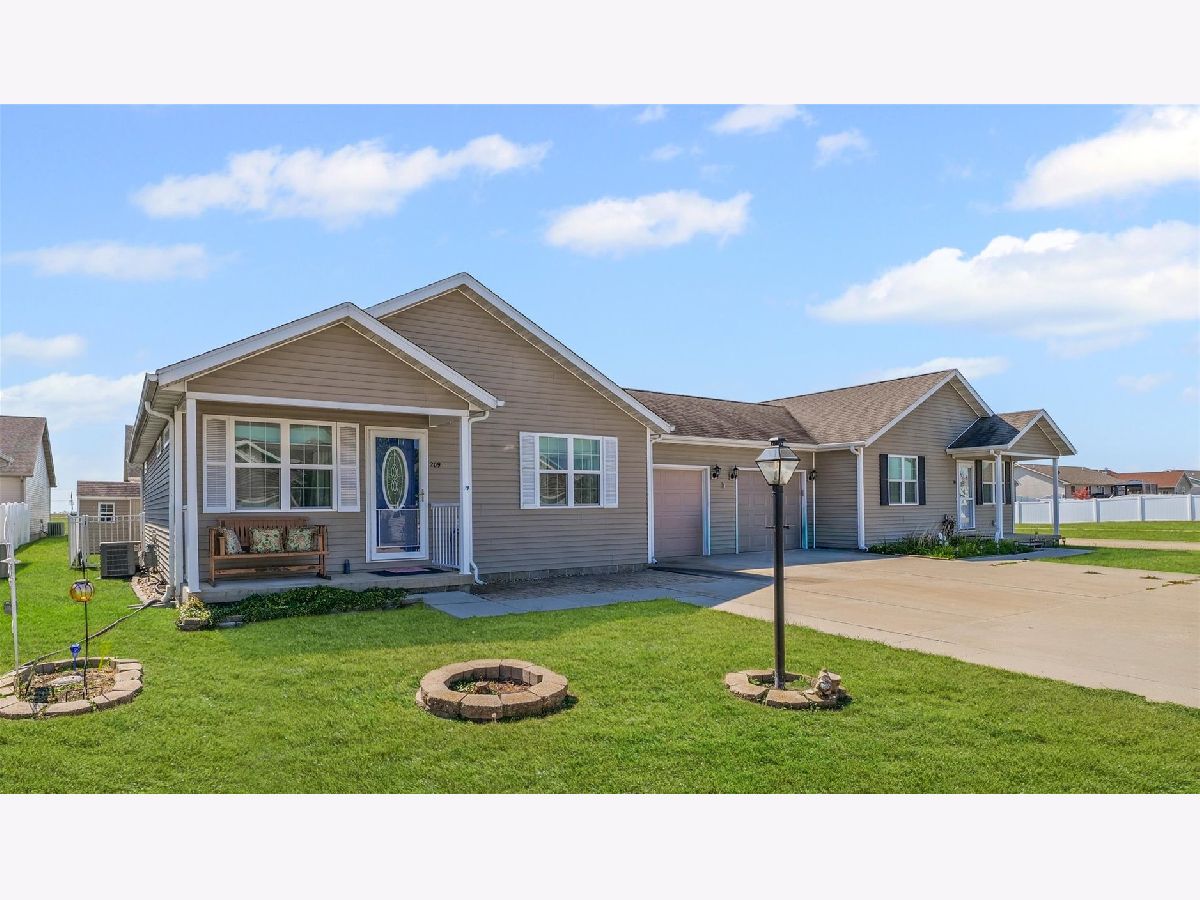  For Sale Fisher Illinois, 209 Augusta Court