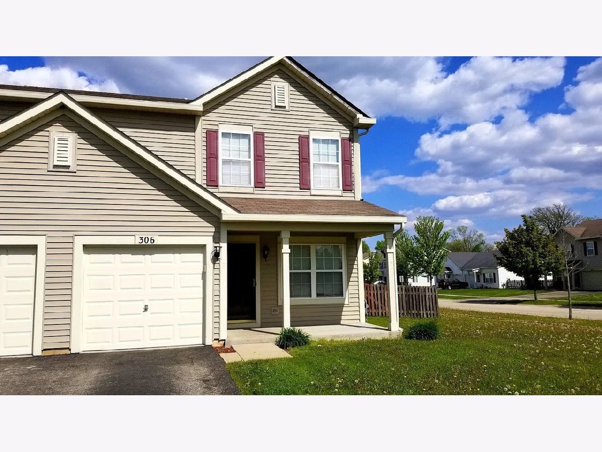 Homes & Townhomes & Condos For Sale Lakewood Springs Plano Illinois, 306 Waubonsee Drive