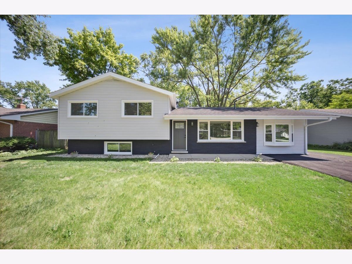  For Sale Glen Ellyn Illinois, 22W633 Burr Oak Drive