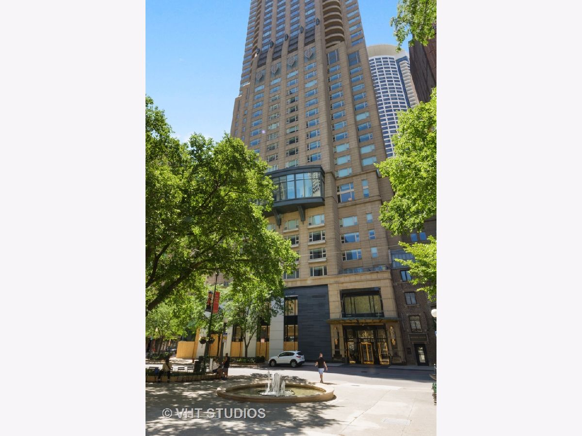 Condominiums Rented Park Tower Chicago Illinois, 800 Michigan