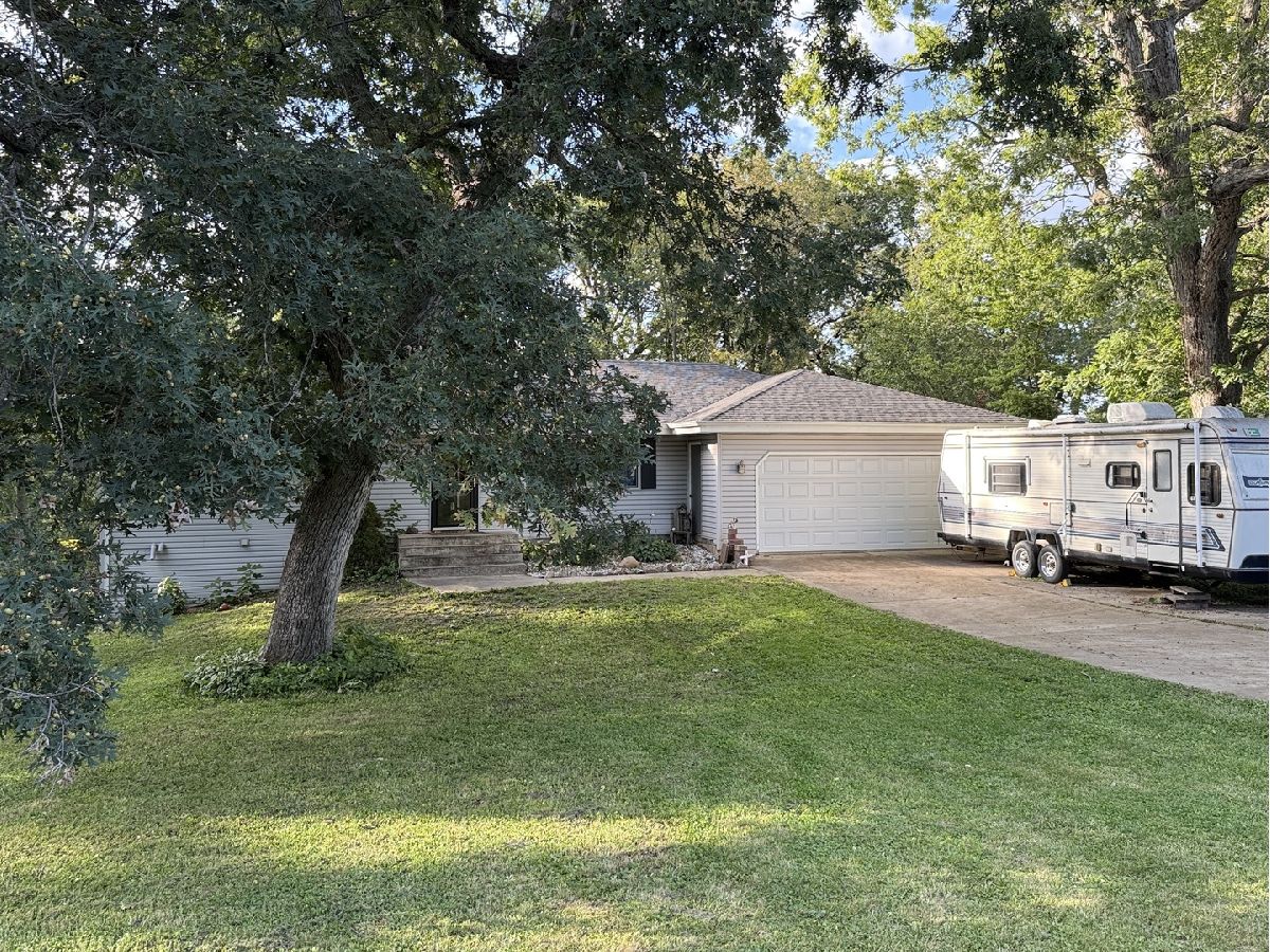  For Sale Davis Illinois, 585 Knollwood Road