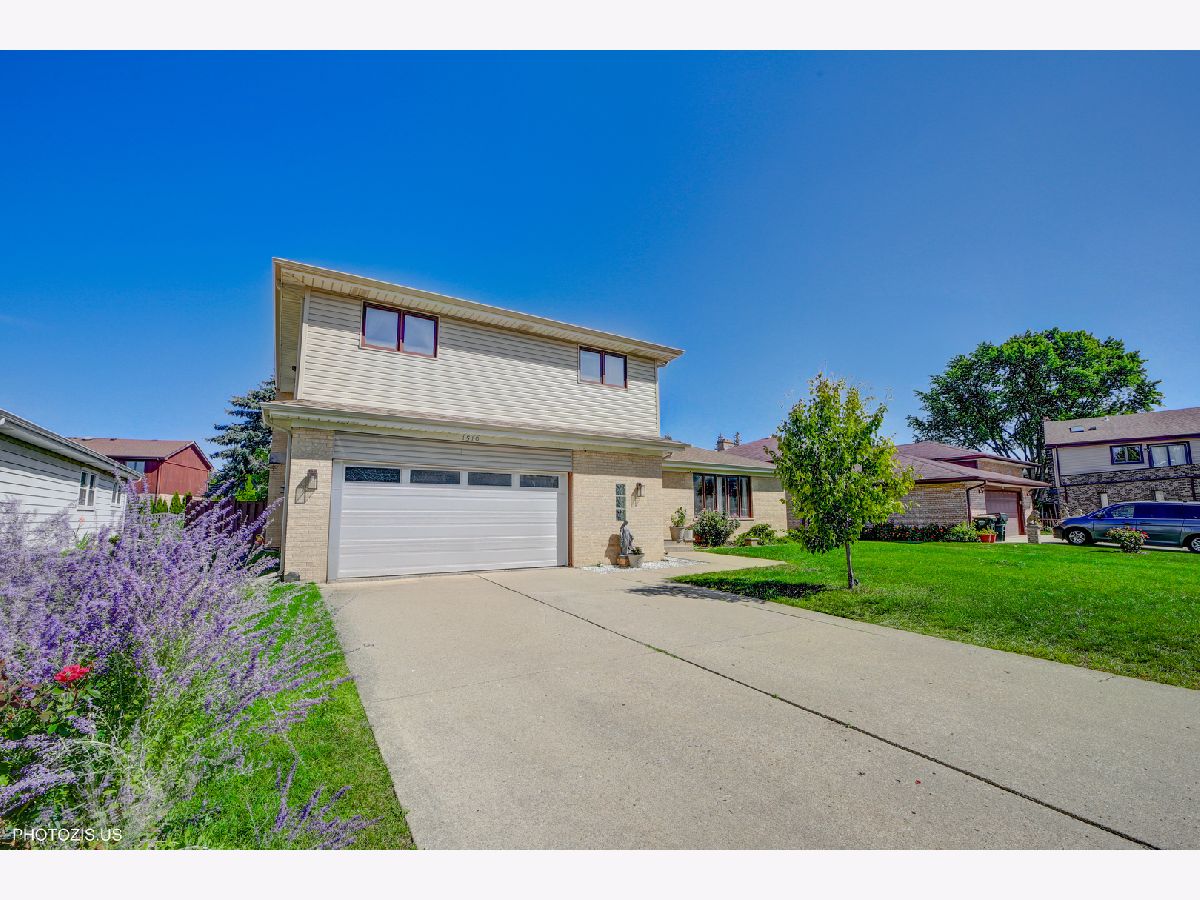 Homes & Condos & Townhomes For Sale Surrey Ridge Arlington Heights Illinois, 1510 Russell Court
