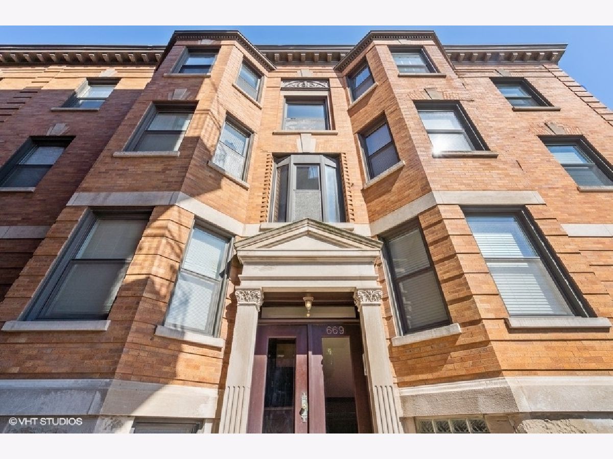  Rented Chicago Illinois, 669 Barry