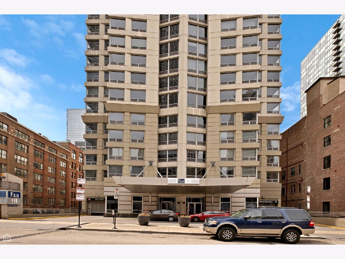 Condominiums For Sale Plaza 440 Private Residences Chicago Illinois, 440 Wabash Avenue