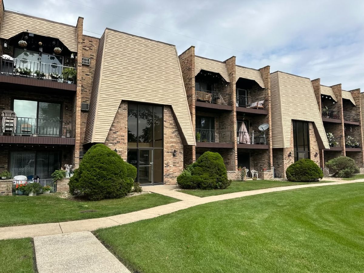  For Sale Justice Illinois, 7314 Blackstone Avenue