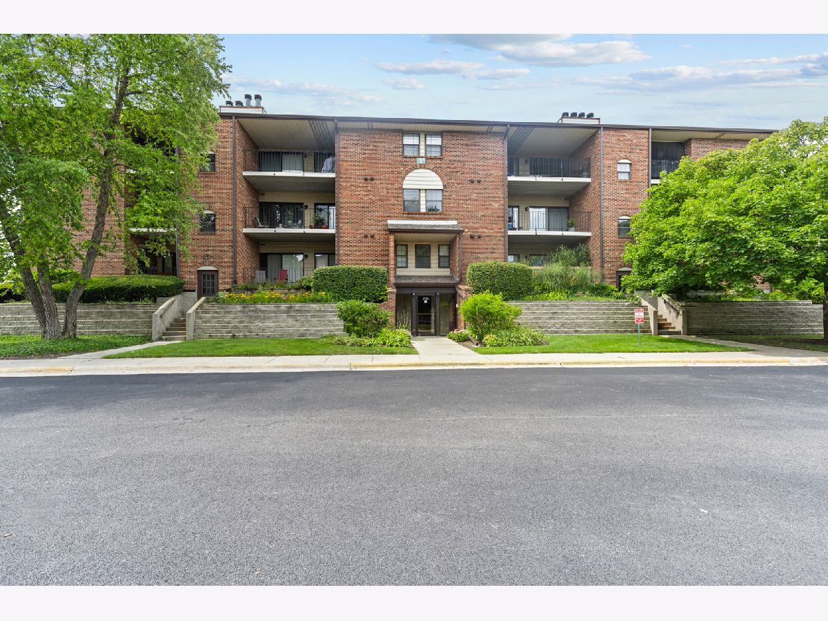 Condominiums For Sale Chatham Place Buffalo Grove Illinois, 720 Weidner Road