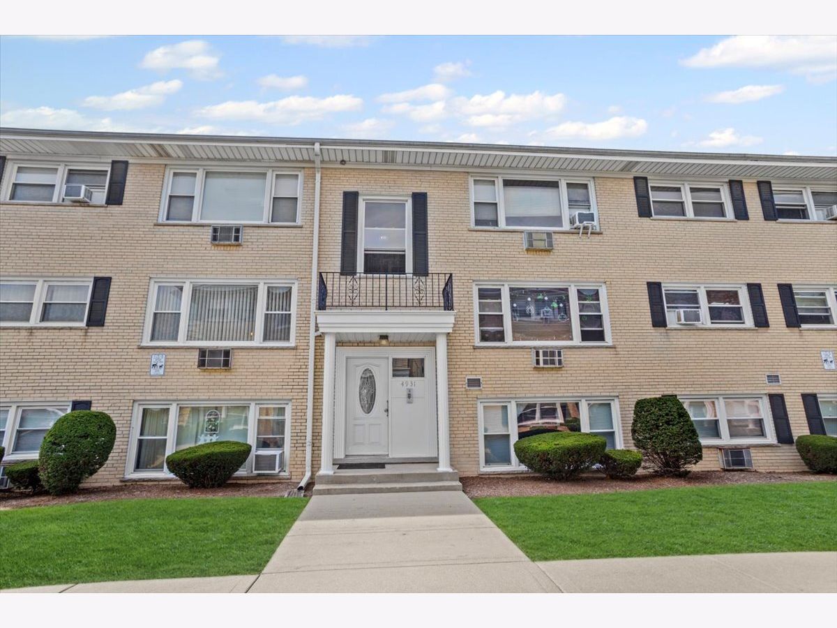 Rented Norridge Illinois, 4931 East River