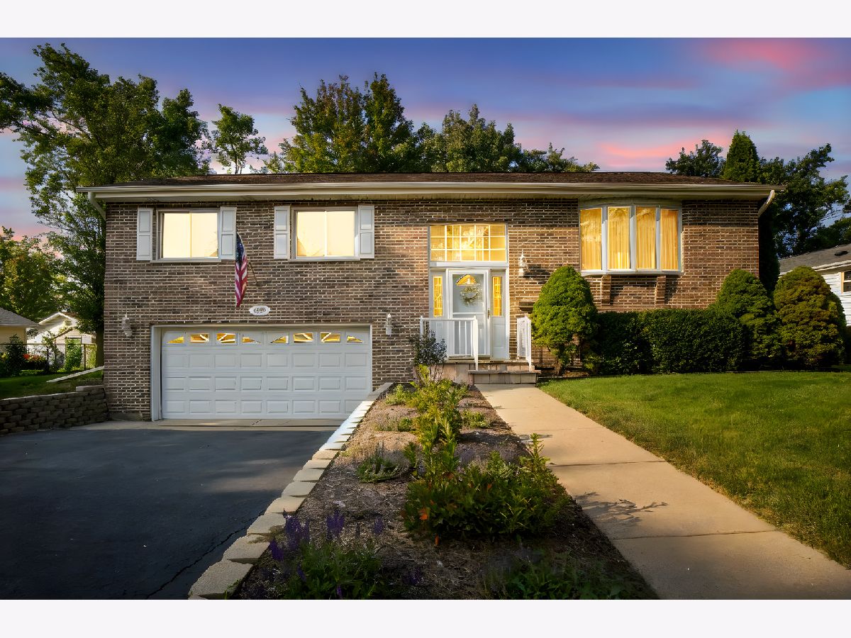 Homes & Condos & Townhomes For Sale Winston Hills Woodridge Illinois, 6932 Martin Drive