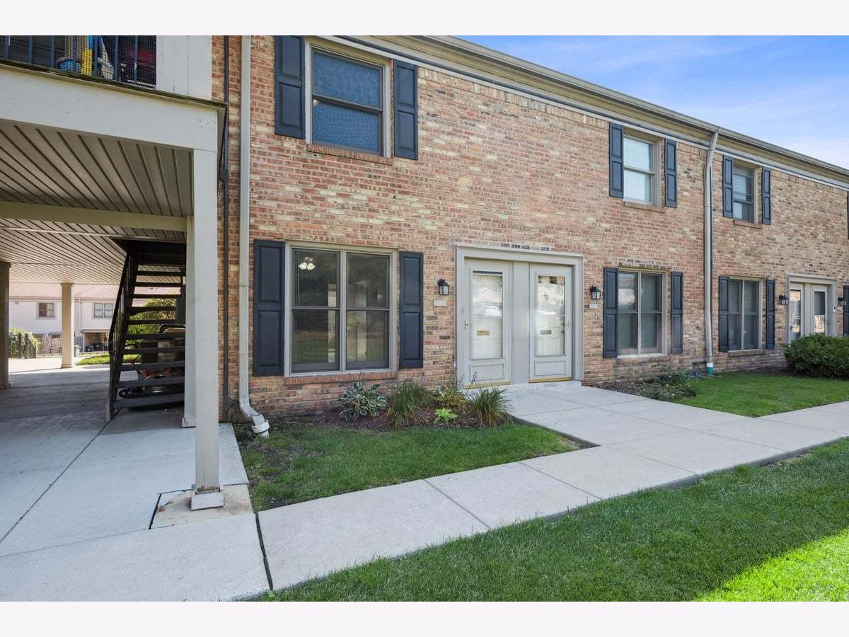  For Sale Hoffman Estates Illinois, 1763 Bristol Walk