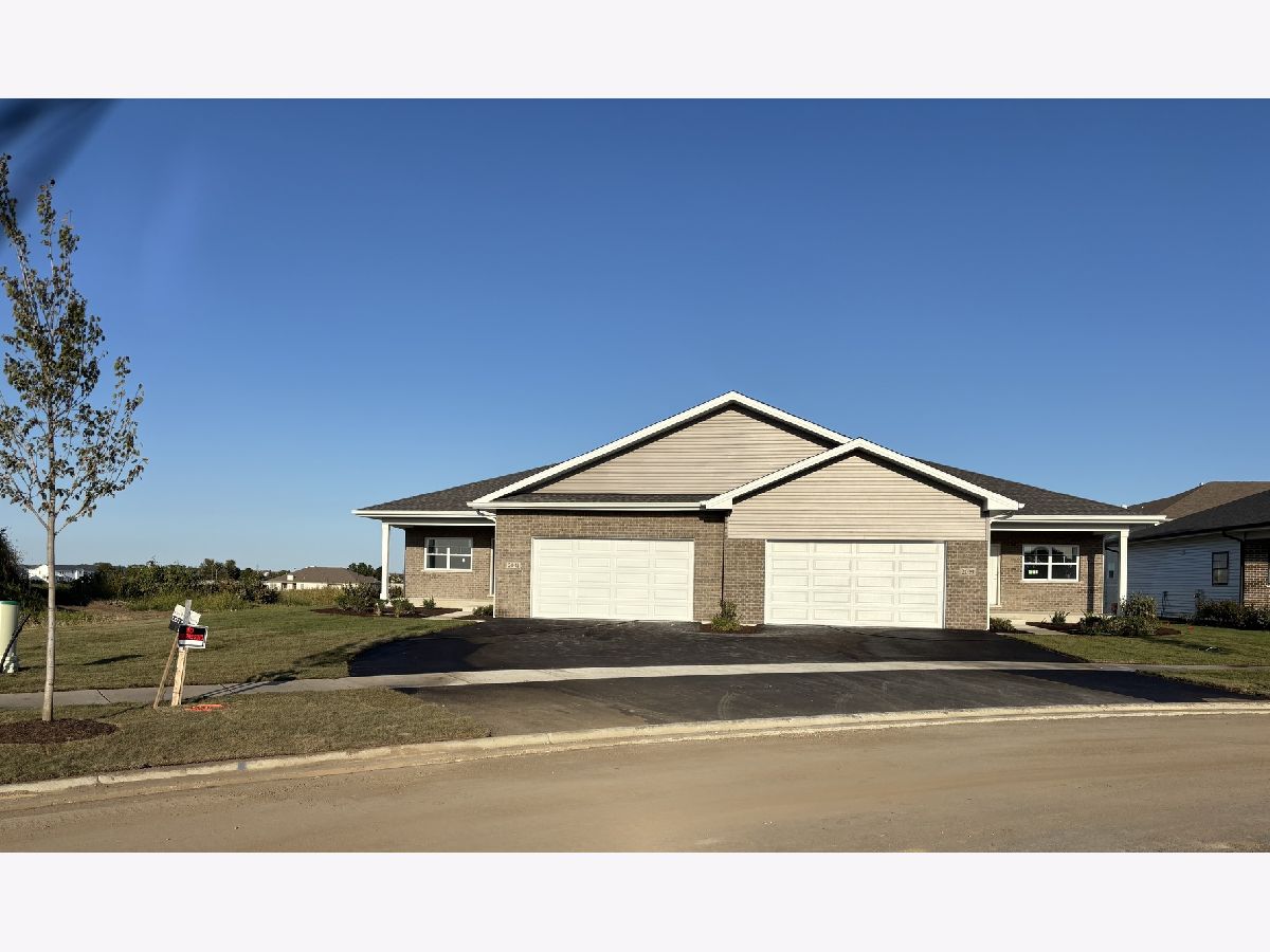  For Sale Minooka Illinois, 2041 Isabella Lane