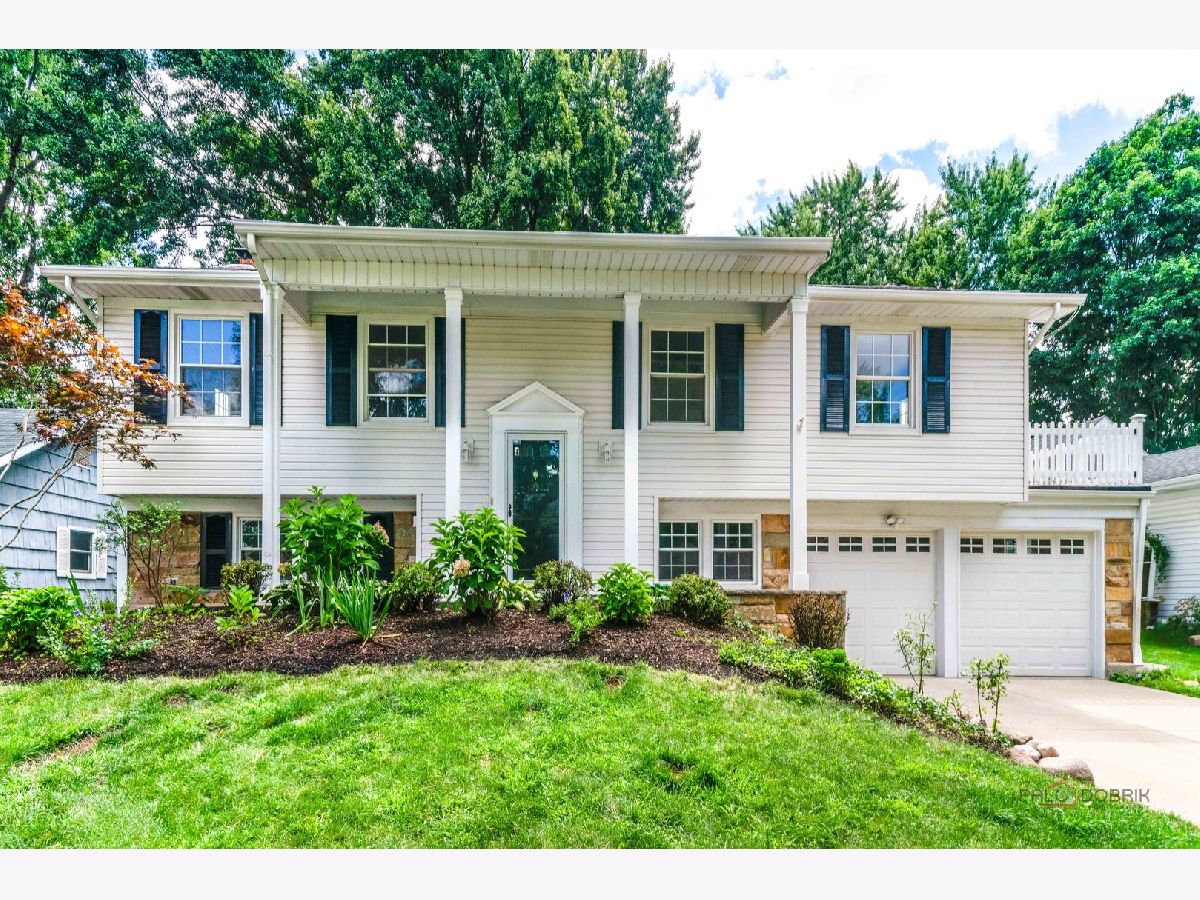 Homes For Sale Strathmore Grove Buffalo Grove Illinois, 408 Indian Hill Drive