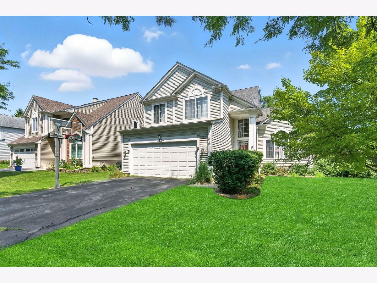 Townhomes & Condos & Homes For Sale Amber Grove Bartlett Illinois, 1324 Smoketree Lane