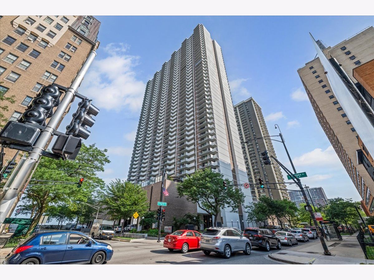  For Sale Chicago Illinois, 6033 Sheridan Road